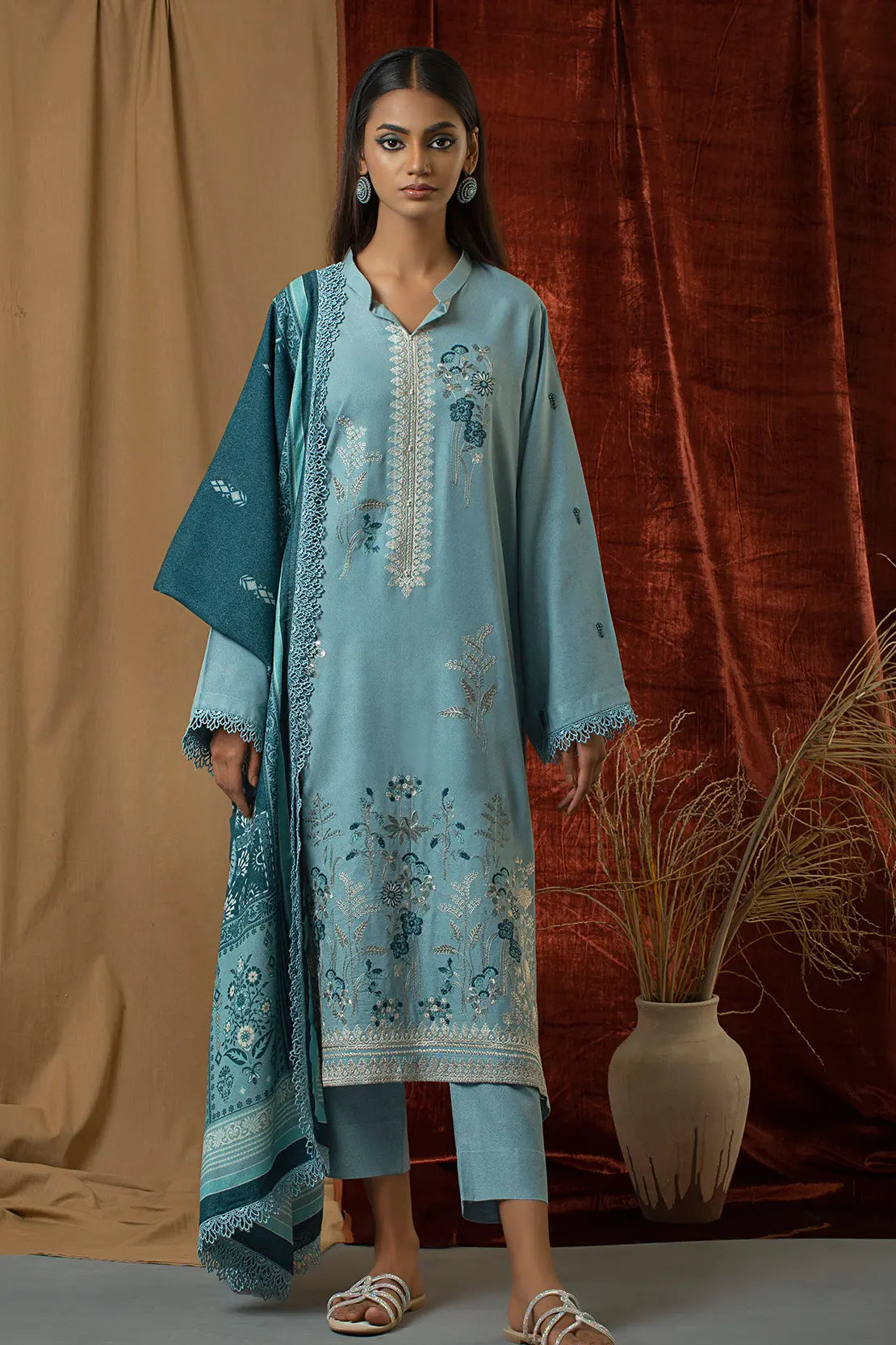 3 Piece – Premium Embroidered Karandi – 8292