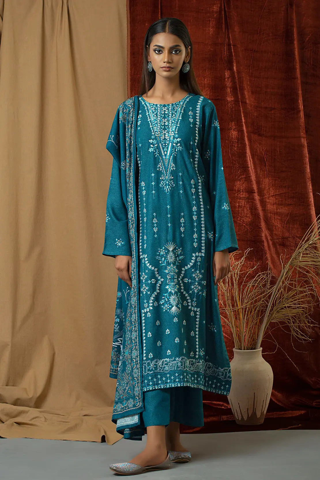 3 Piece – Premium Embroidered Karandi – 8294