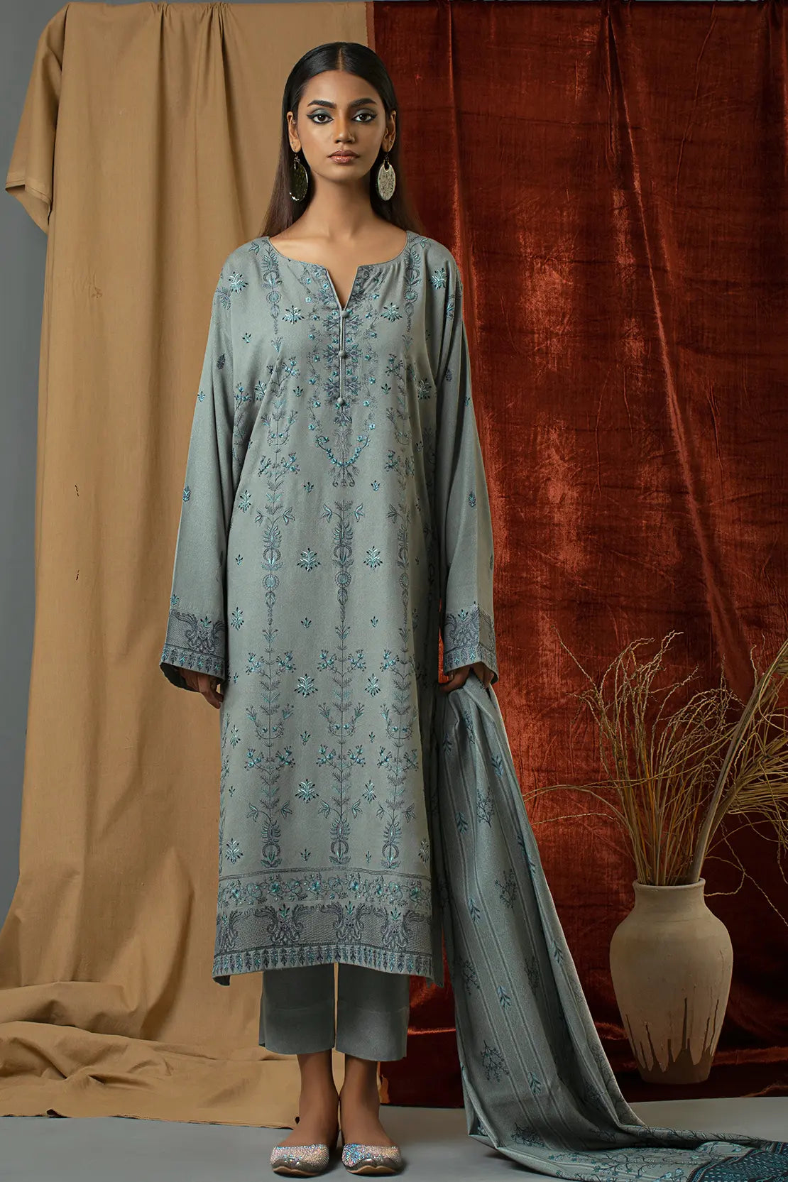 3 Piece – Premium Embroidered Karandi – 8299