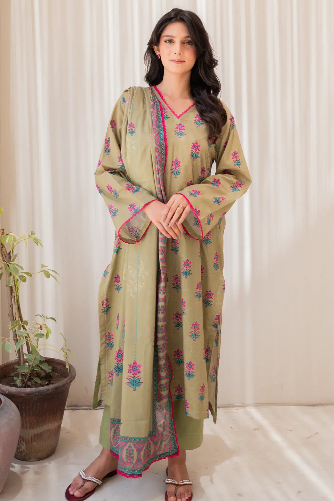 3 Piece - Embroidered Lawn - 8484