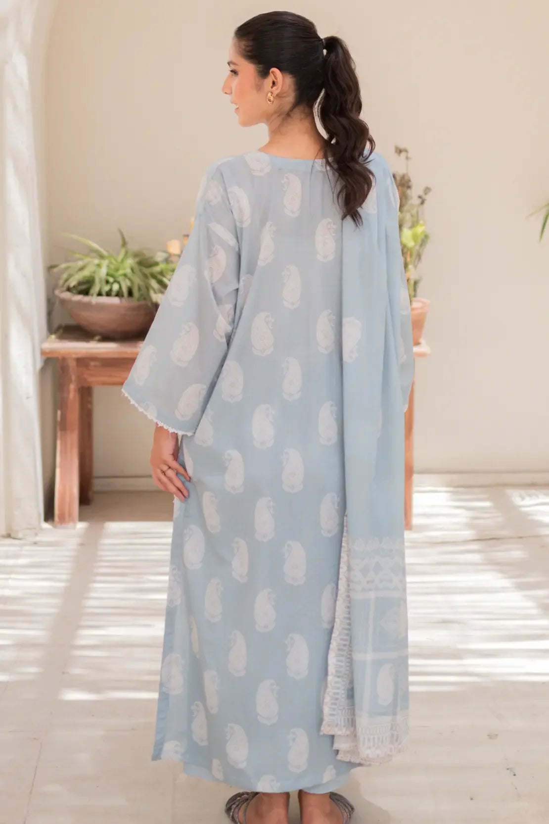 3 Piece - Embroidered Lawn - 8488