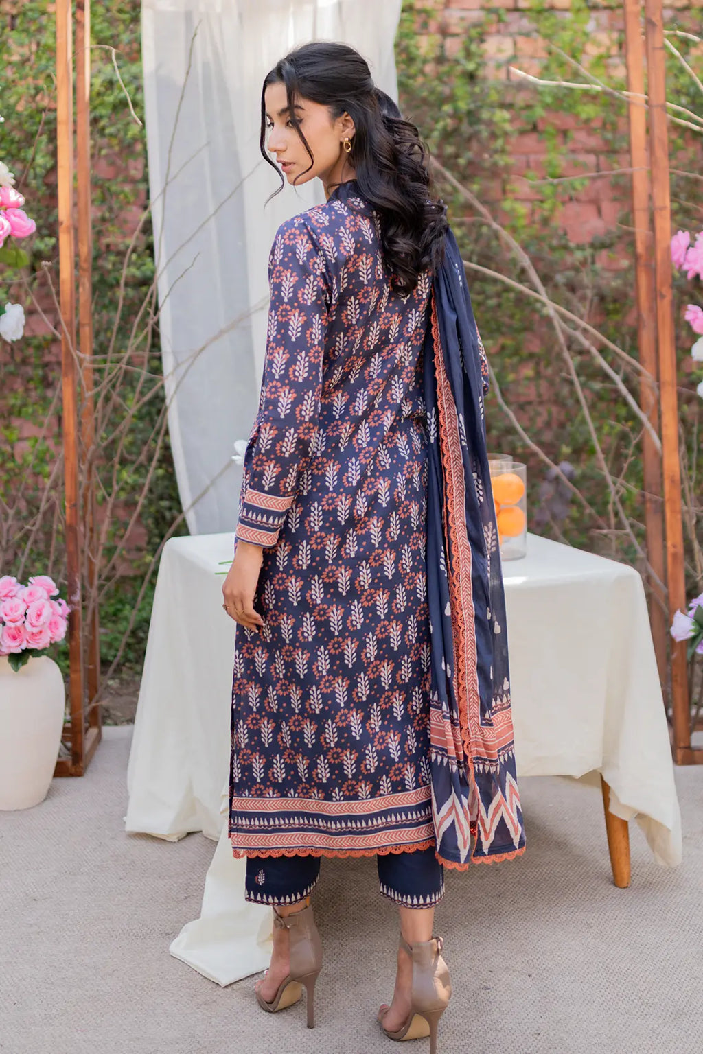 3 Piece - Digitally Printed Lawn - 8768