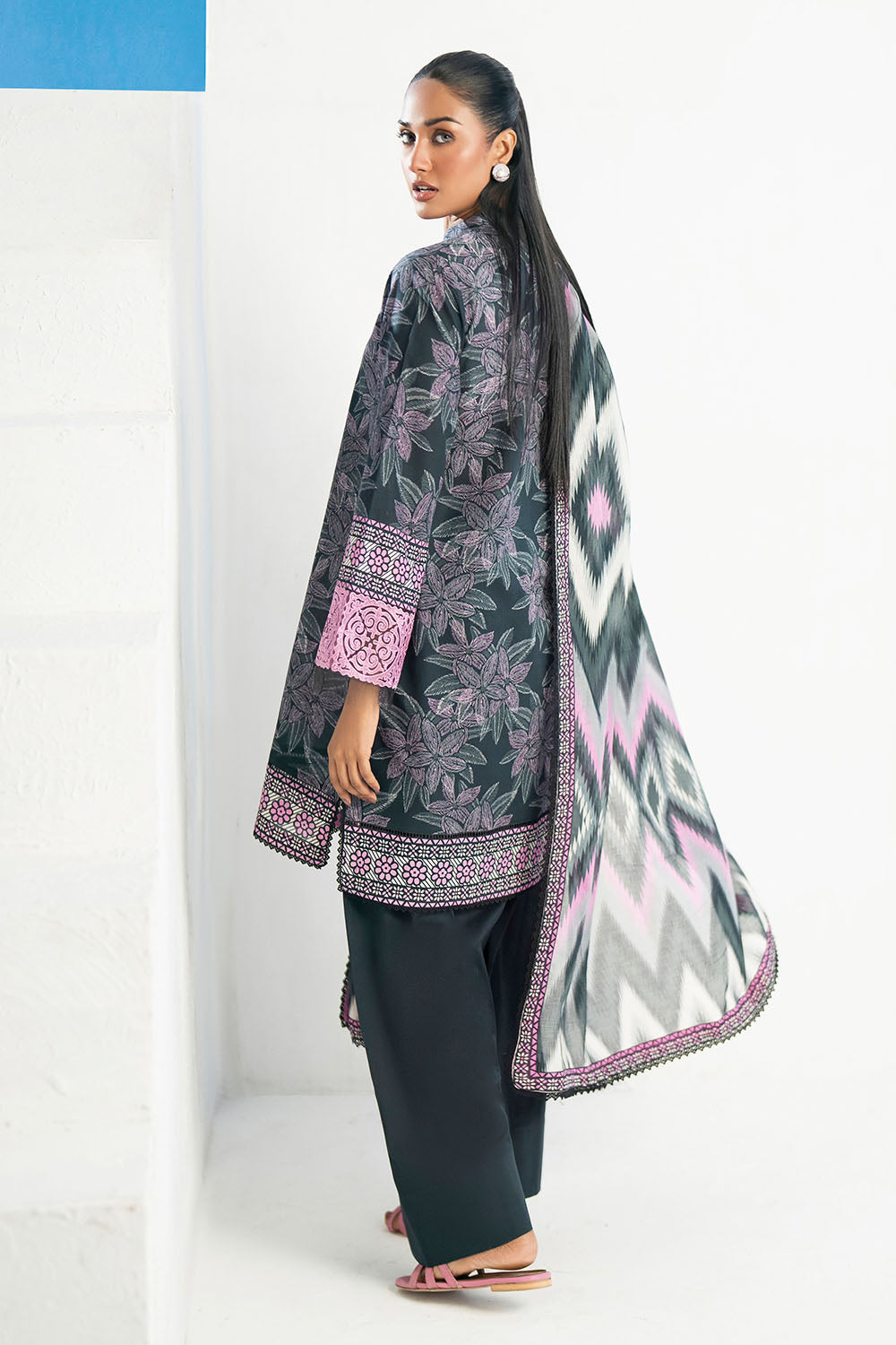 Gul Ahmed | Embroidered Lawn - 3 Piece | CL-62009
