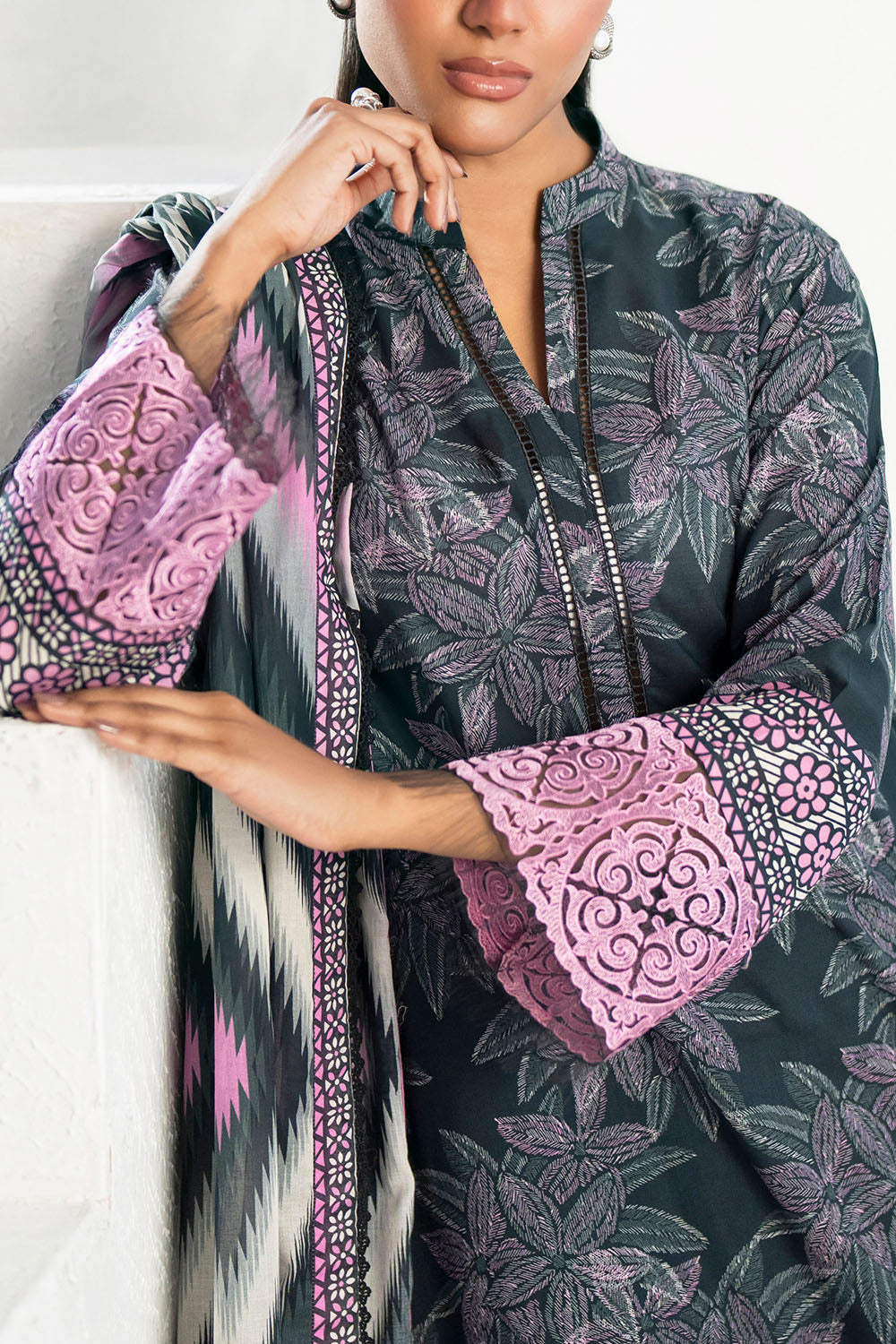 Gul Ahmed | Embroidered Lawn - 3 Piece | CL-62009