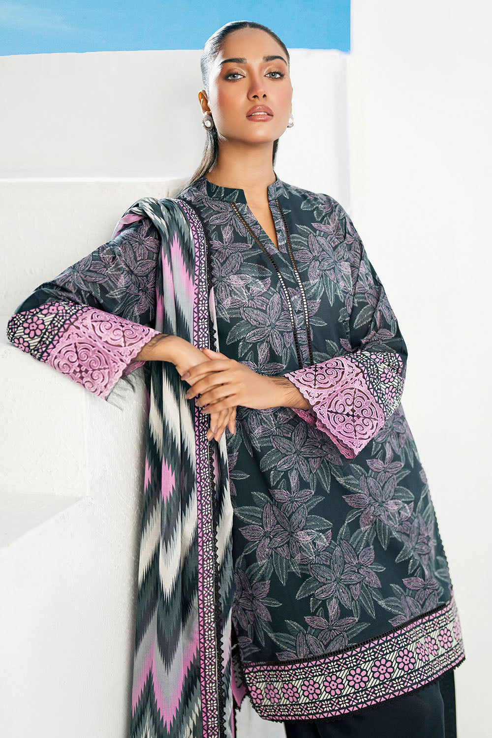 Gul Ahmed | Embroidered Lawn - 3 Piece | CL-62009