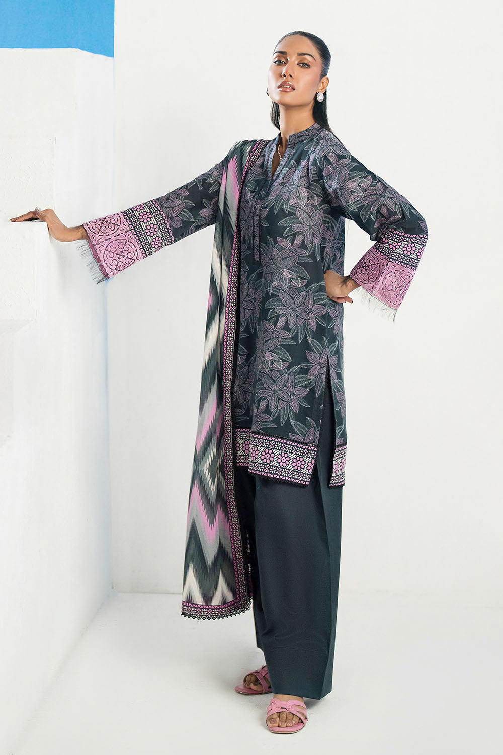 Gul Ahmed | Embroidered Lawn - 3 Piece | CL-62009