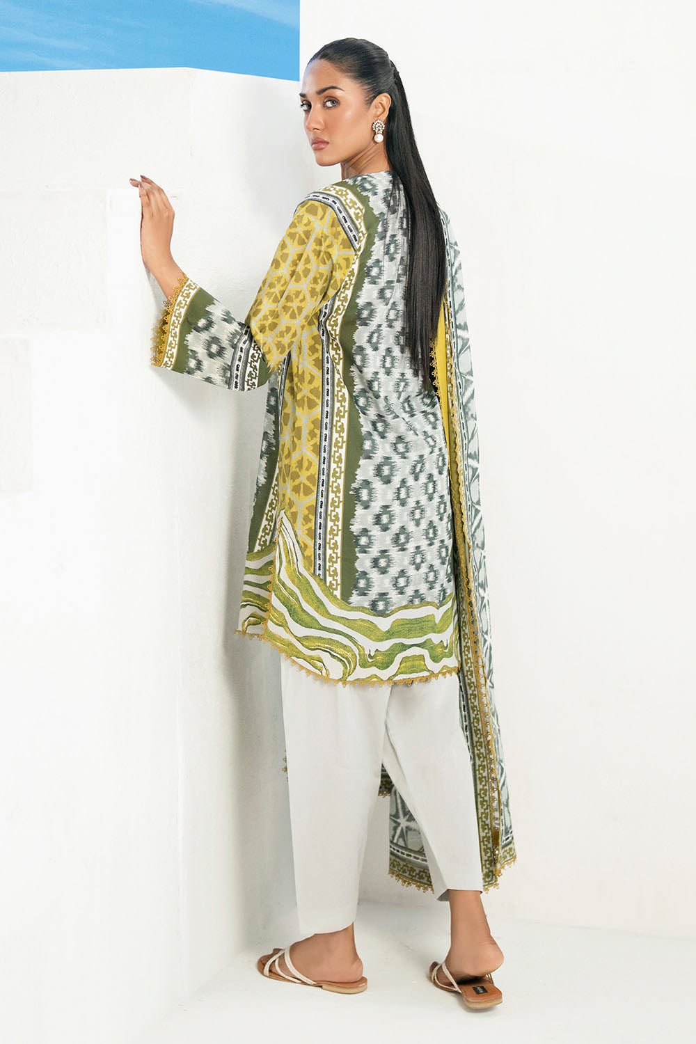 Gul Ahmed | Embroidered Lawn - 3 Piece | CL-62198