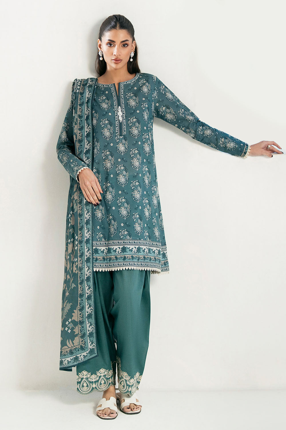 Gul Ahmed | Embroidered Lawn - 3 Piece | CL-62262