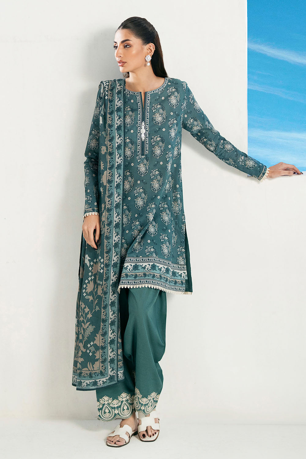 Gul Ahmed | Embroidered Lawn - 3 Piece | CL-62262