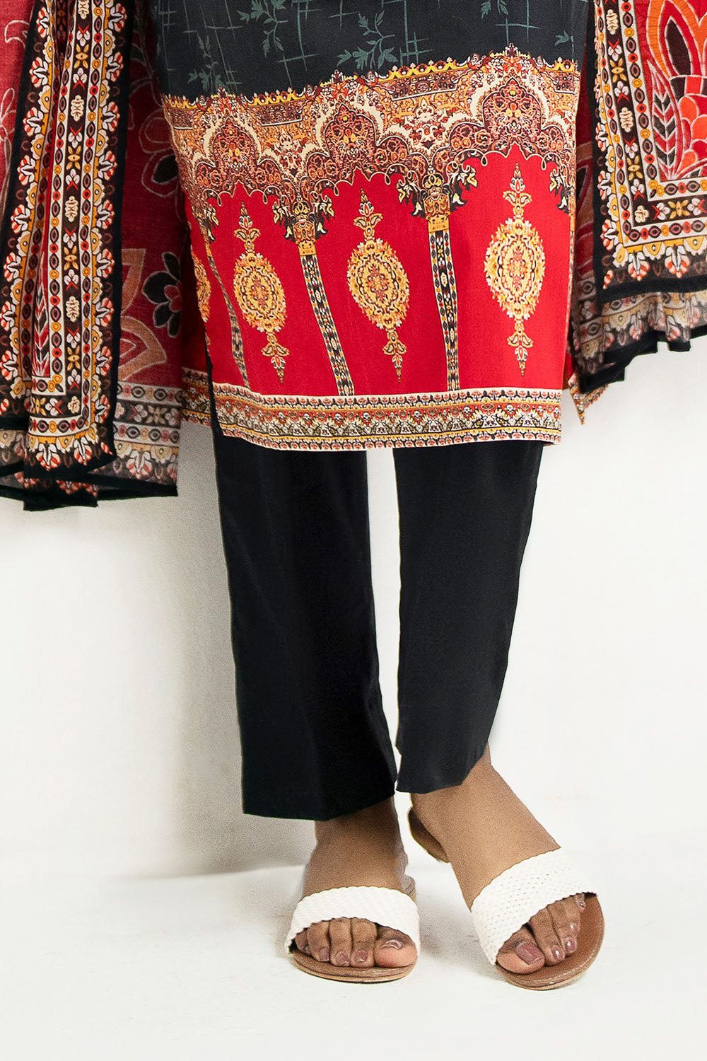 Gul Ahmed | Embroidered Lawn - 3 Piece | CL-62267