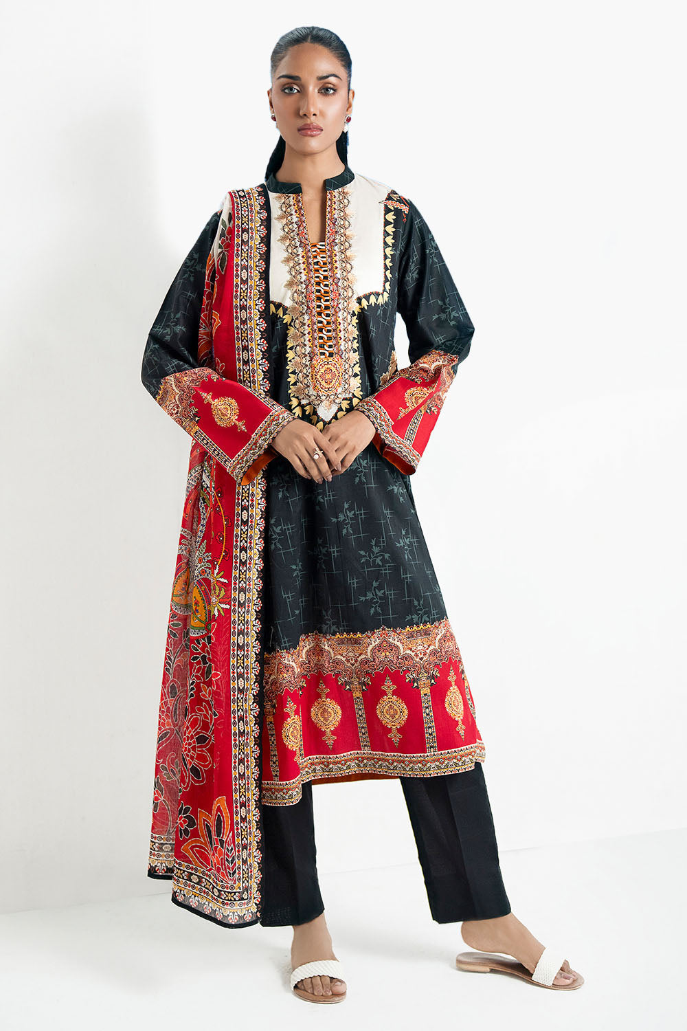 Gul Ahmed | Embroidered Lawn - 3 Piece | CL-62267