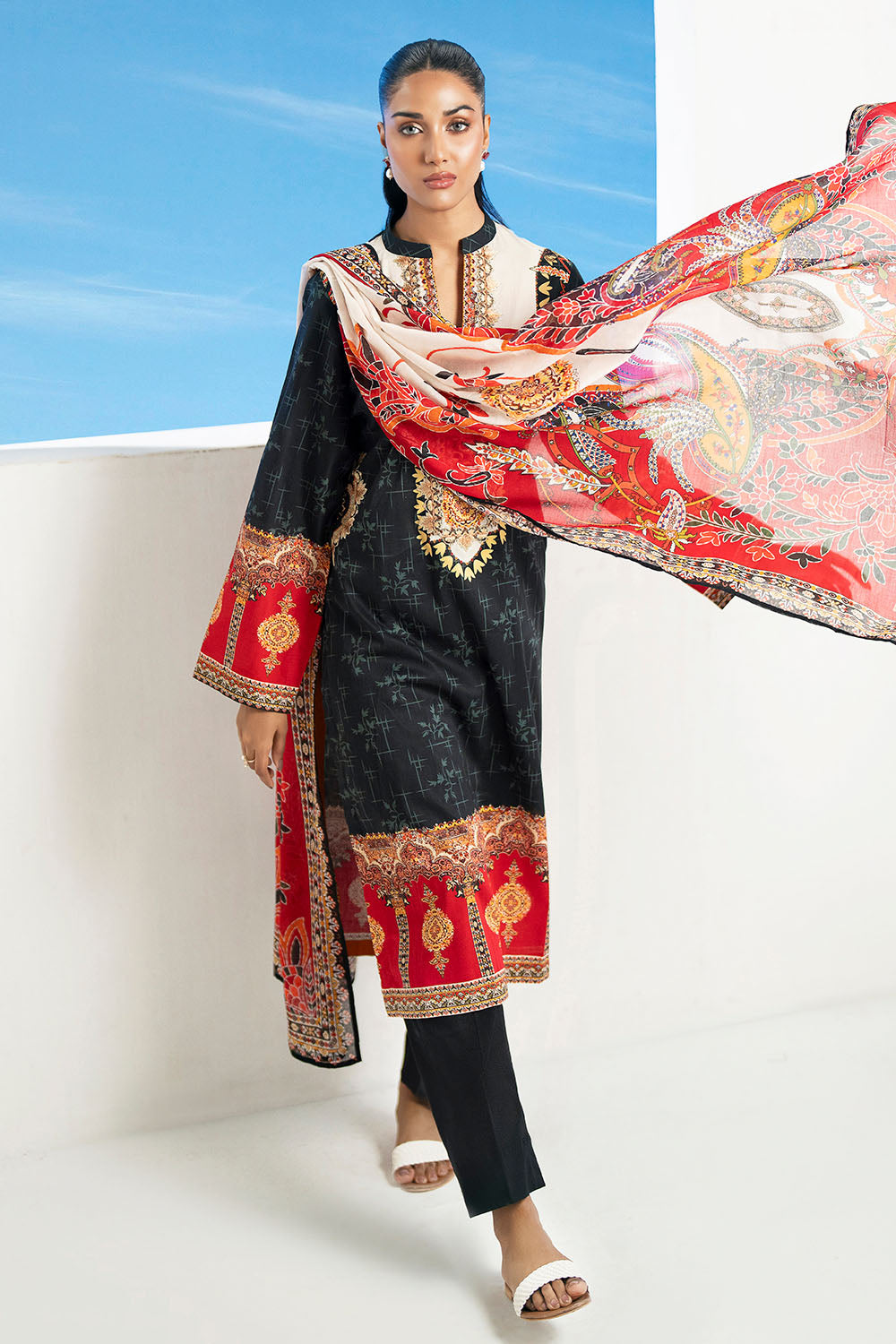 Gul Ahmed | Embroidered Lawn - 3 Piece | CL-62267