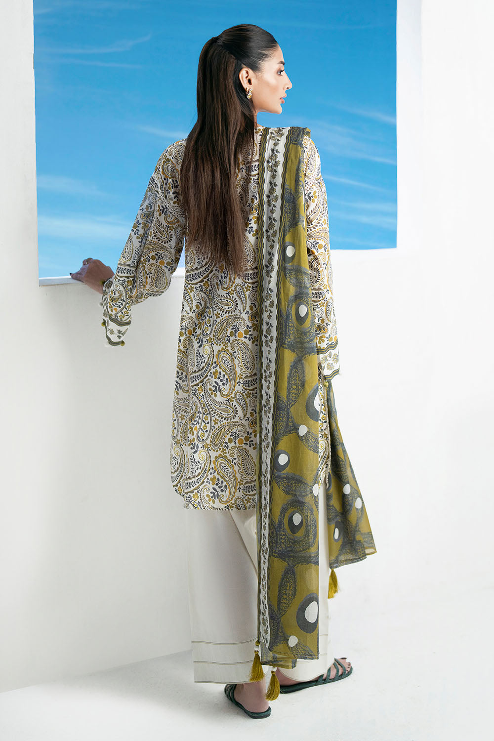 Gul Ahmed | Embroidered Lawn - 3 Piece | CL-62295