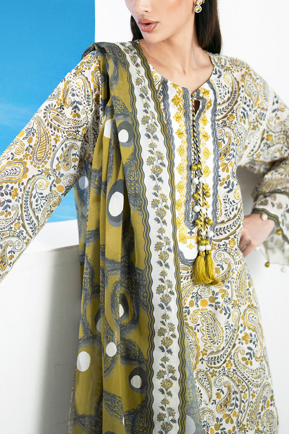 Gul Ahmed | Embroidered Lawn - 3 Piece | CL-62295