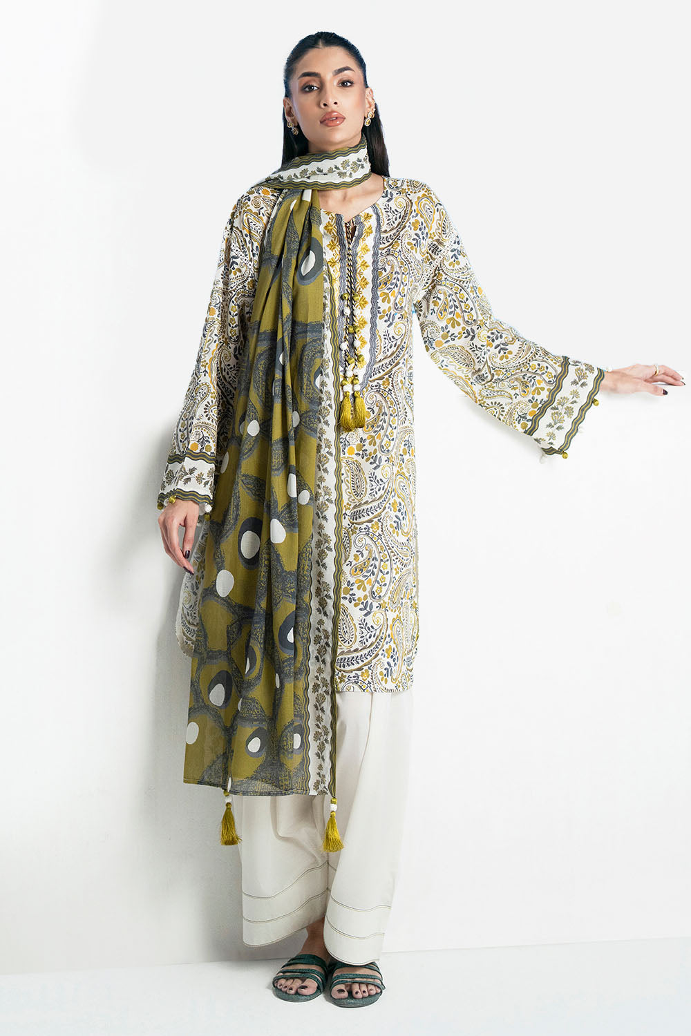 Gul Ahmed | Embroidered Lawn - 3 Piece | CL-62295