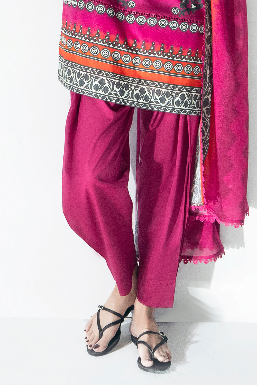 Gul Ahmed | Embroidered Lawn - 3 Piece | CL-62304