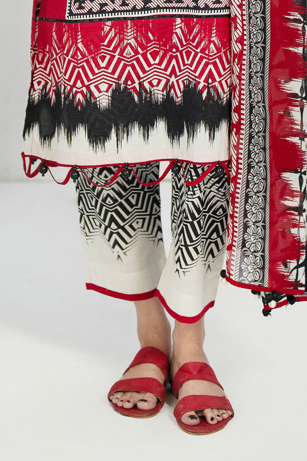 Gul Ahmed | Embroidered Lawn - 3 Piece | CL-62227