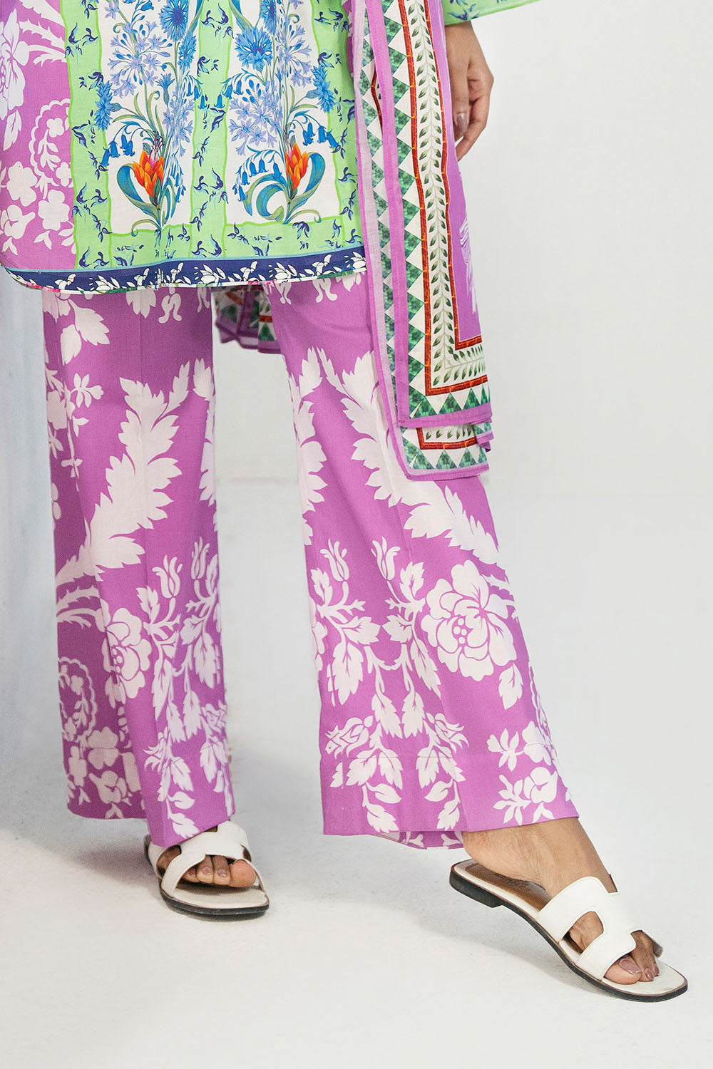 Gul Ahmed | Embroidered Lawn - 3 Piece | CL-62228
