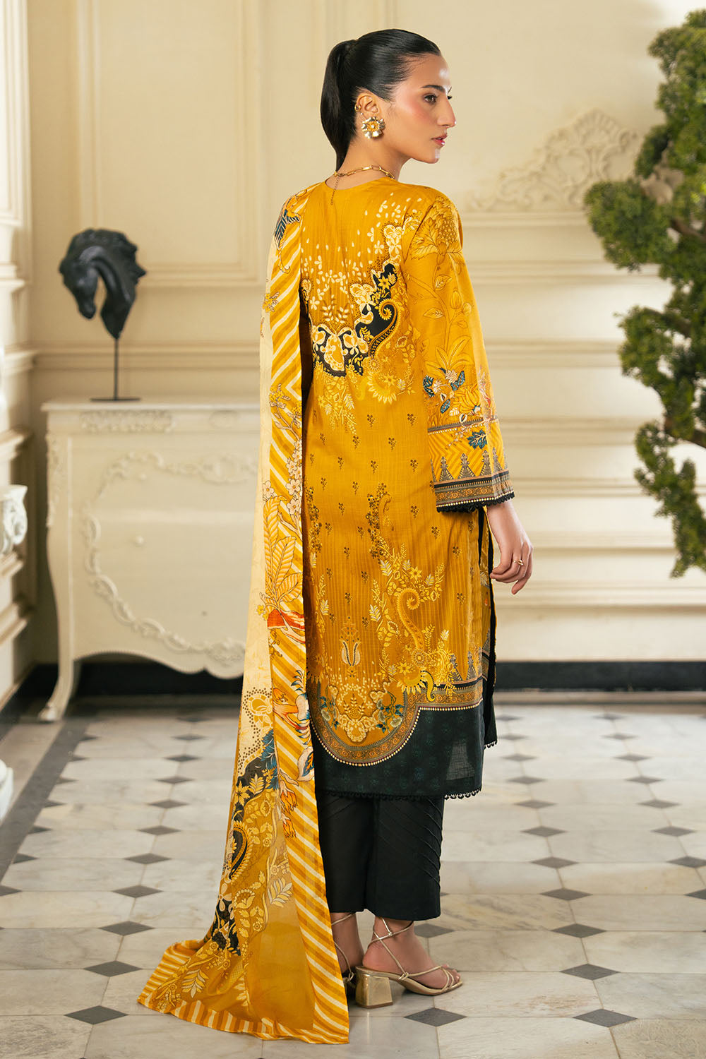 Gul Ahmed | Botanical 26' - 3 Piece Printed Lawn | CH-62004