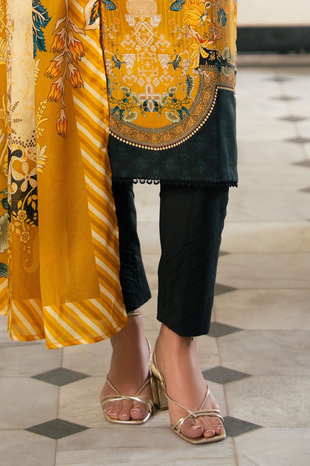 Gul Ahmed | Botanical 26' - 3 Piece Printed Lawn | CH-62004