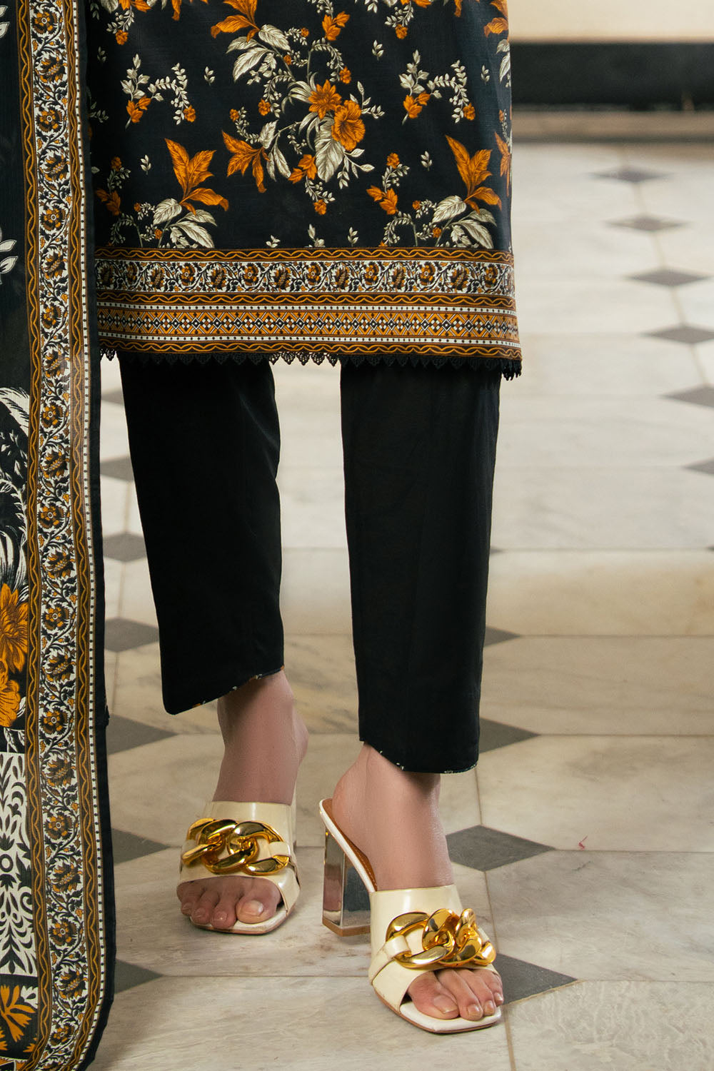 Gul Ahmed | Botanical 26' - 3 Piece Printed Lawn | CH-62008