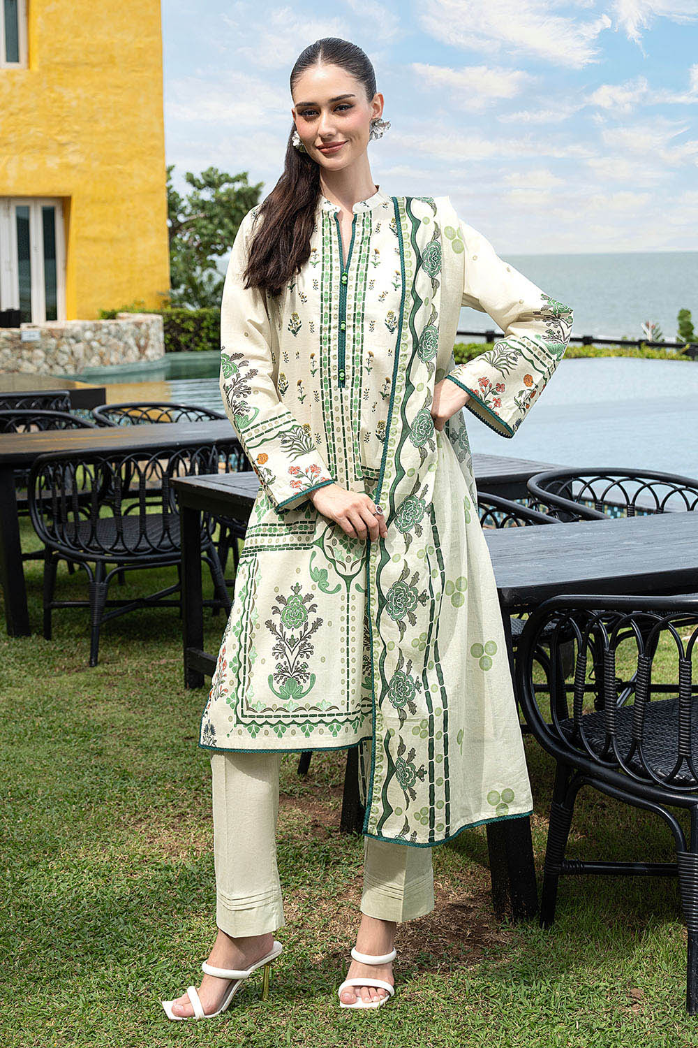 Gul Ahmed | Floral Blush 26' - Printed Lawn |  CL-62079 B