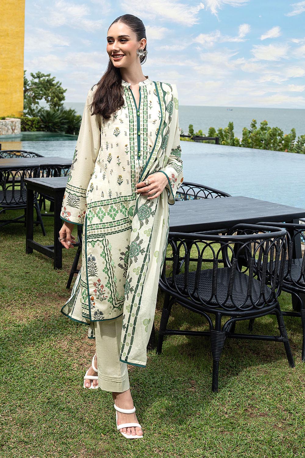 Gul Ahmed | Floral Blush 26' - Printed Lawn |  CL-62079 B
