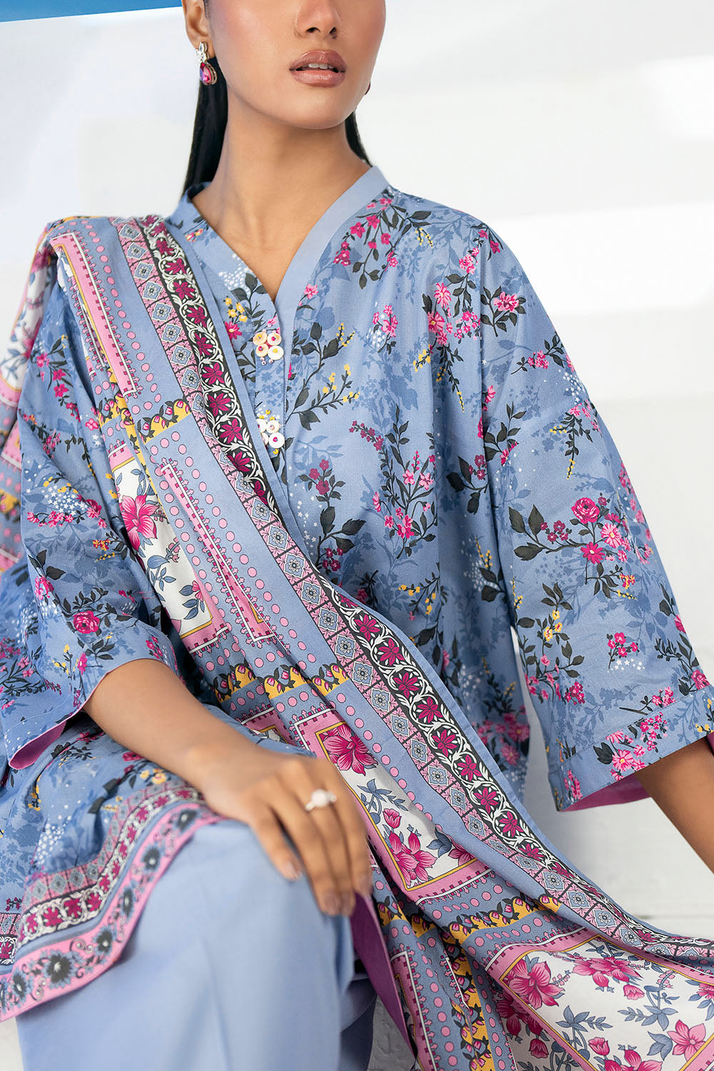 Gul Ahmed | 3 Piece Printed Lawn Suit | CL-62205 A