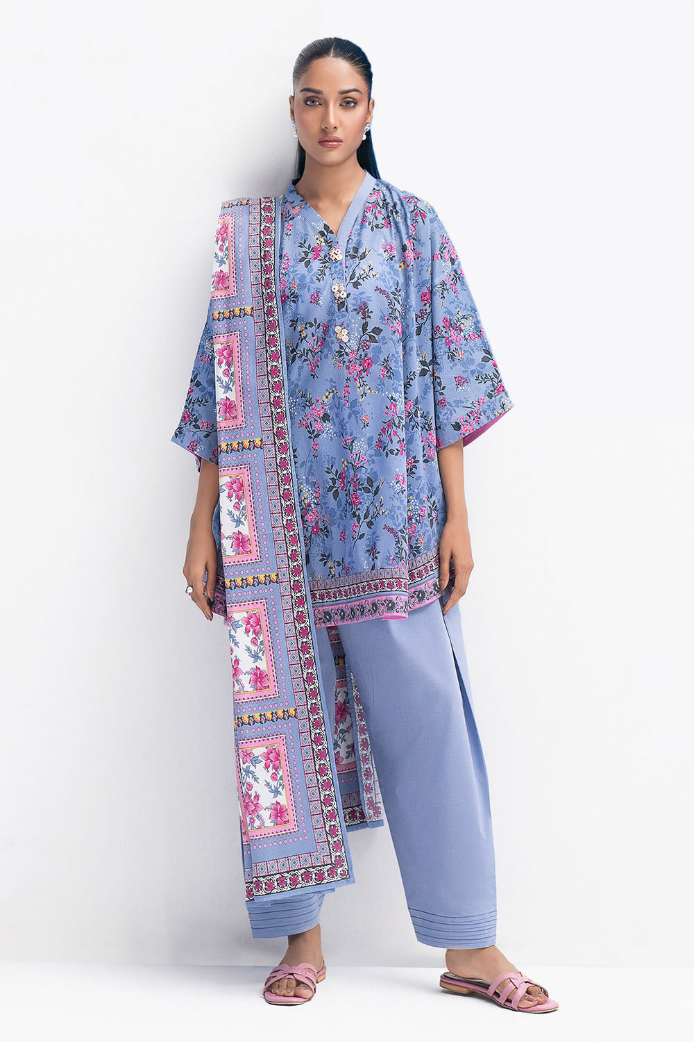 Gul Ahmed | 3 Piece Printed Lawn Suit | CL-62205 A