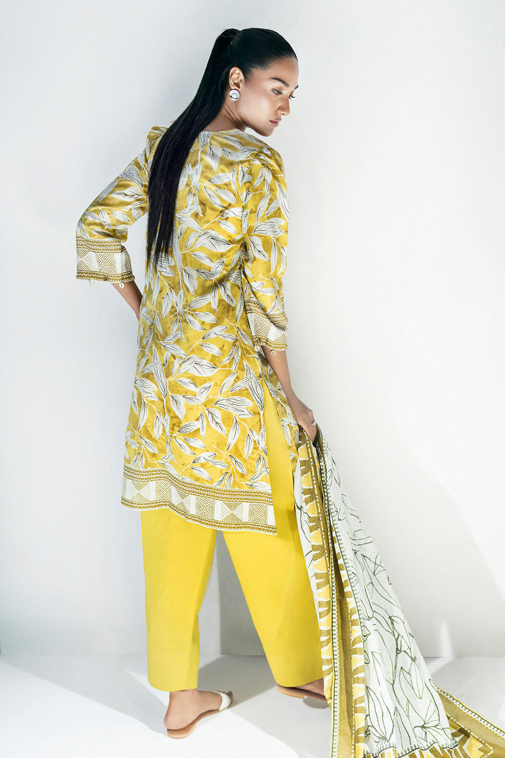 Gul Ahmed | 3 Piece Printed Lawn Suit | CL-62297 B