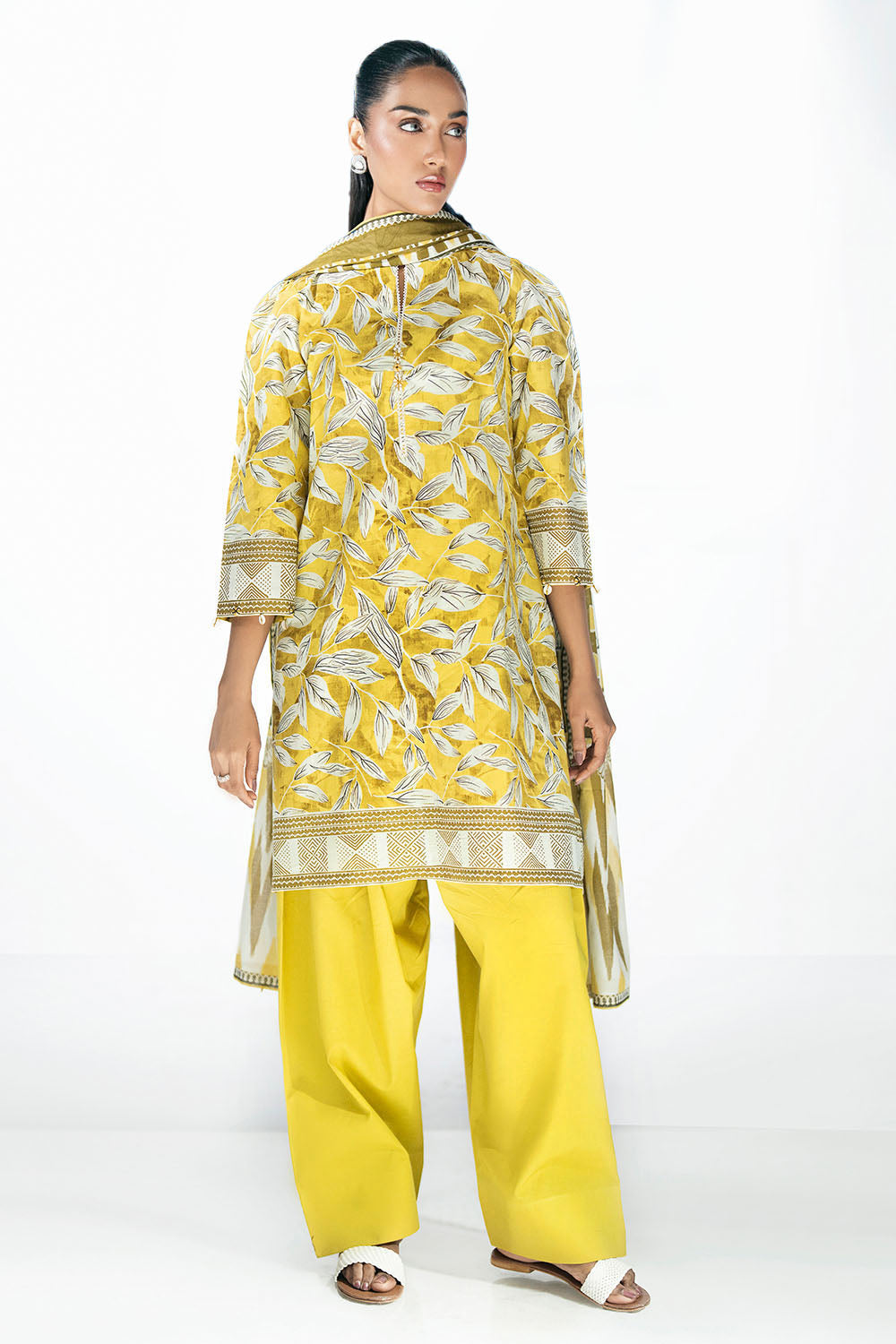 Gul Ahmed | 3 Piece Printed Lawn Suit | CL-62297 B