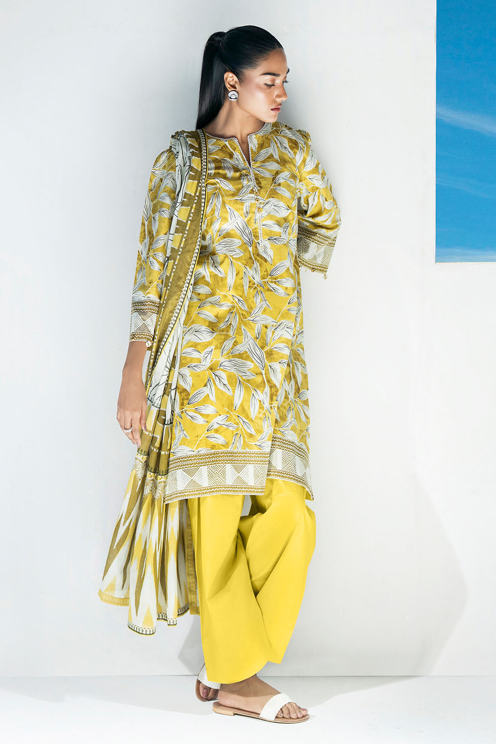 Gul Ahmed | 3 Piece Printed Lawn Suit | CL-62297 B