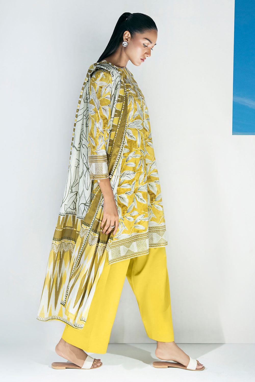 Gul Ahmed | 3 Piece Printed Lawn Suit | CL-62297 B