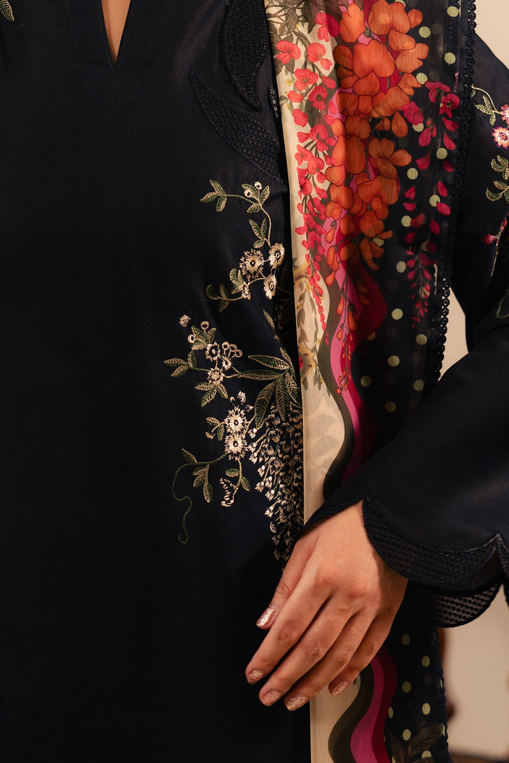 Jazmin | Embroidered Viscose Winter | UW-0250