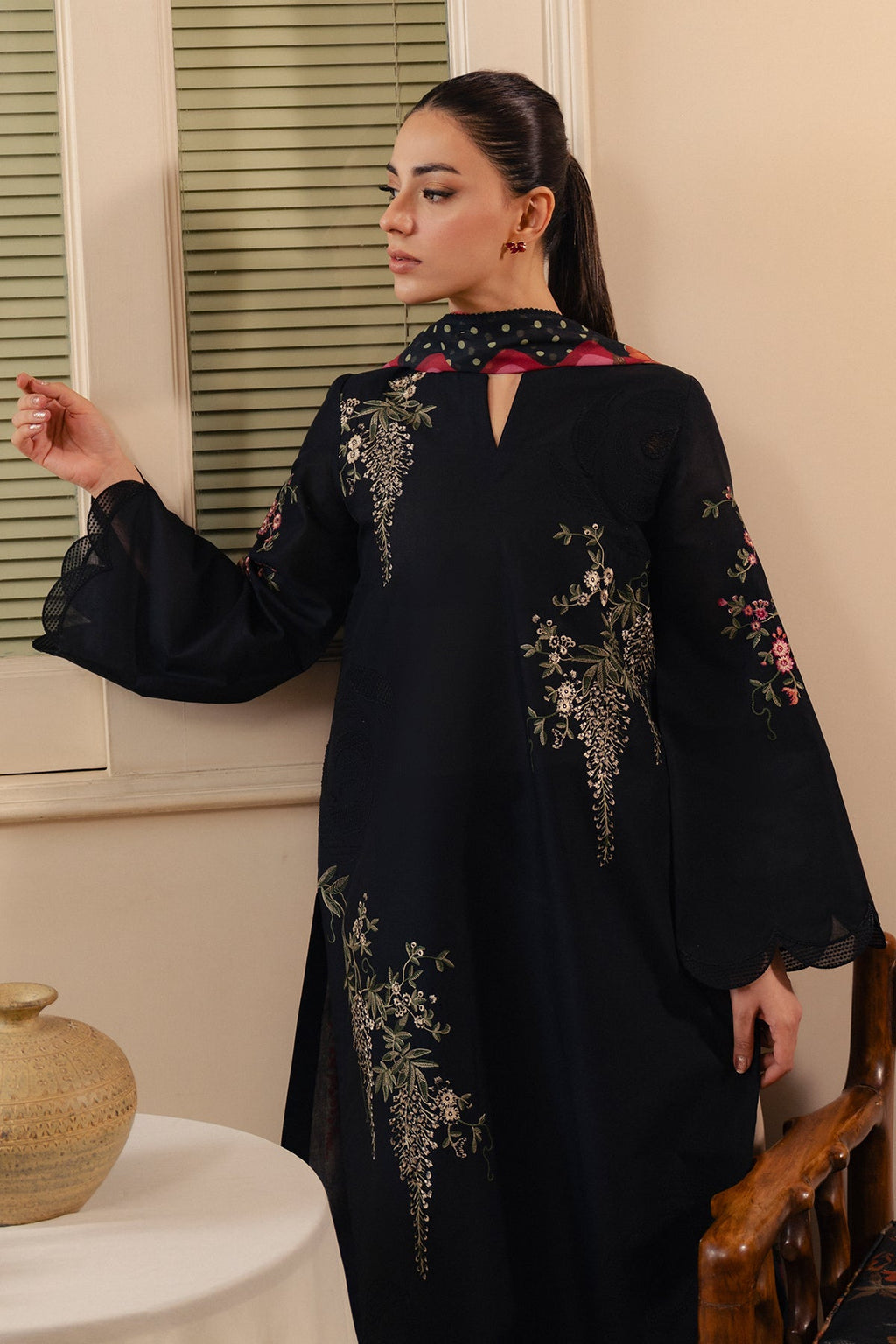 Jazmin | Embroidered Viscose Winter | UW-0250