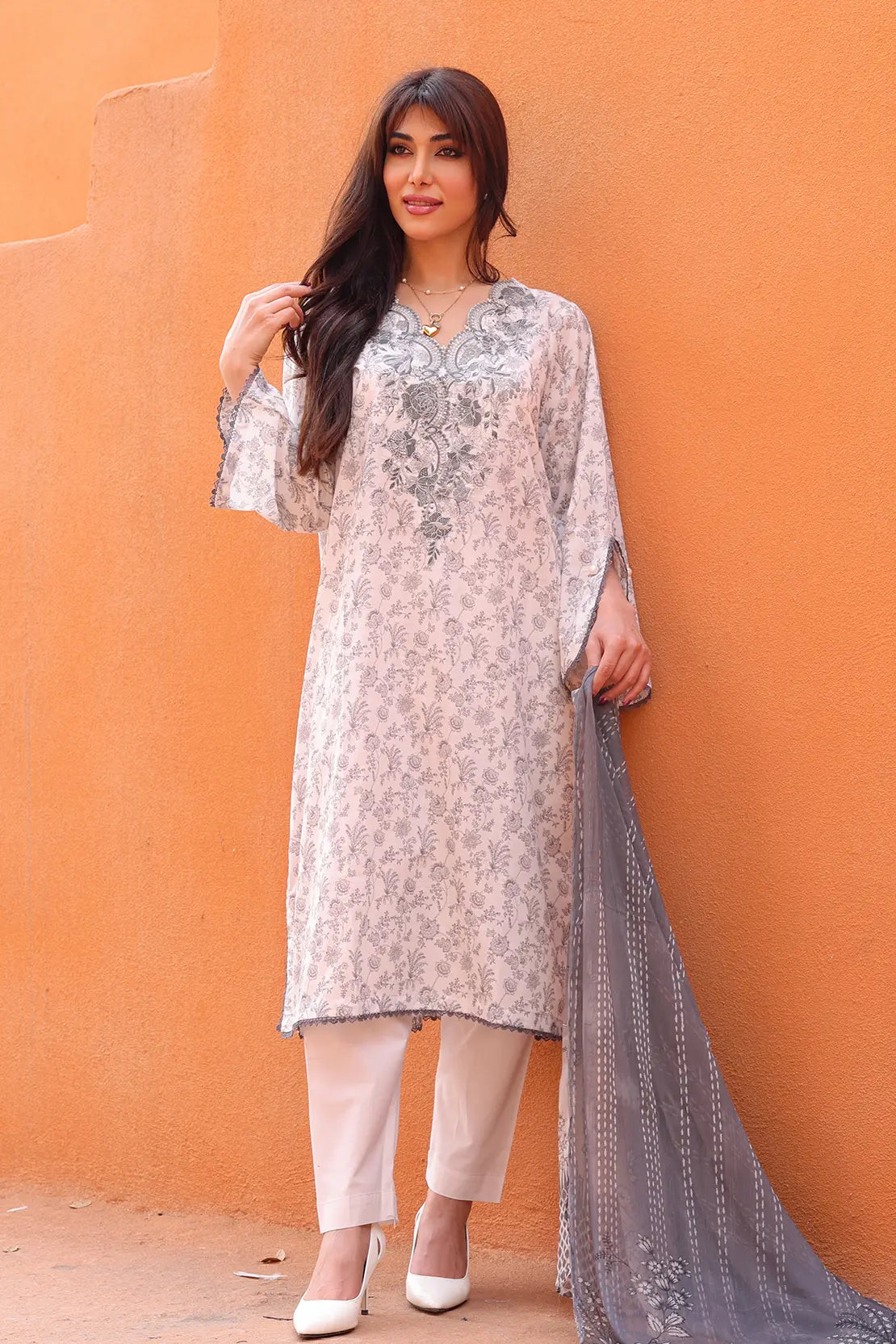3 Piece - Embroidered Lawn - 8151