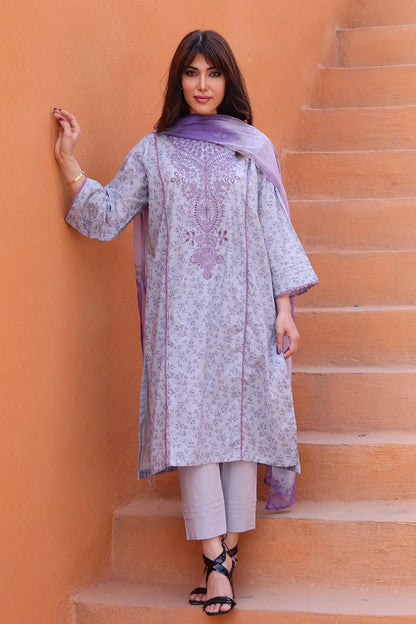 3 Piece - Embroidered Lawn - 8152