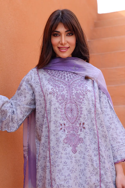 3 Piece - Embroidered Lawn - 8152