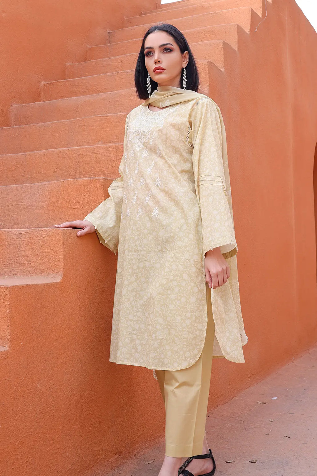 3 Piece - Embroidered Lawn - 8154