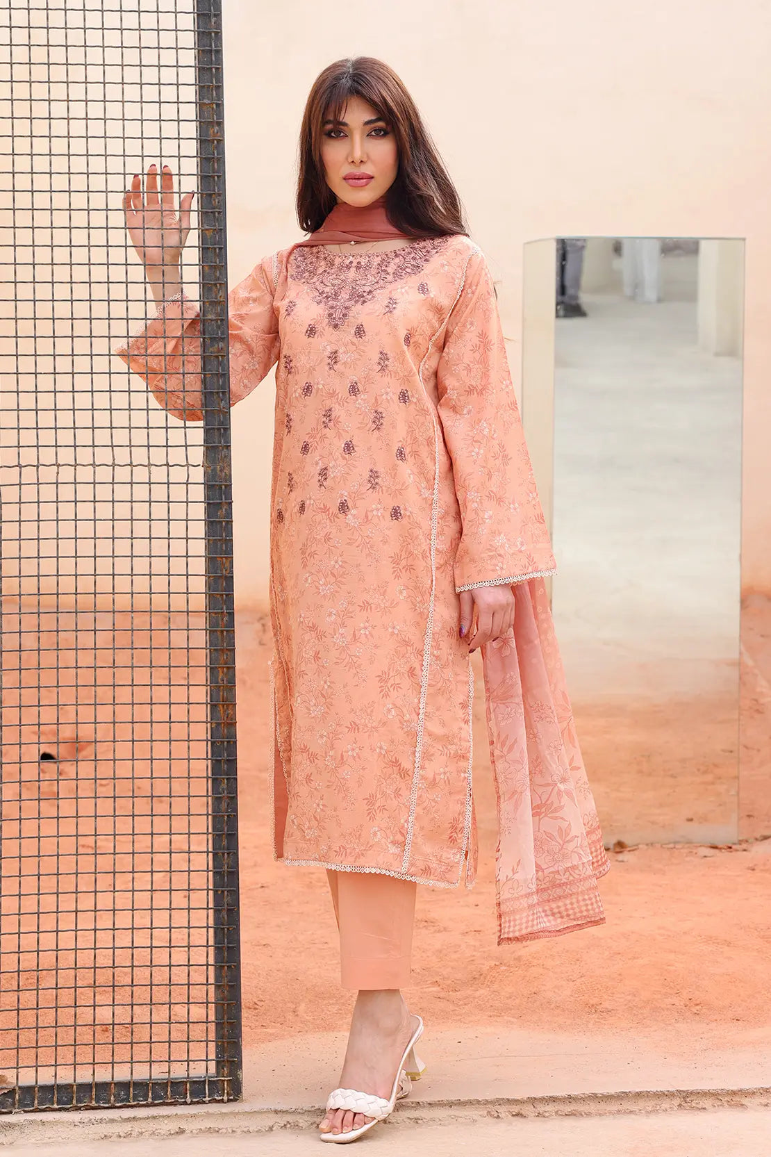 3 Piece - Embroidered Lawn - 8158
