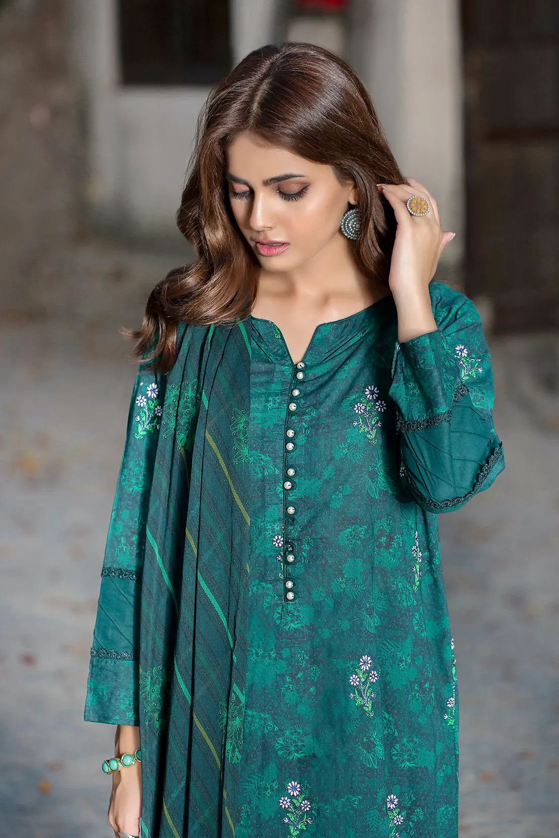 3 Piece - Embroidered Lawn - 8090