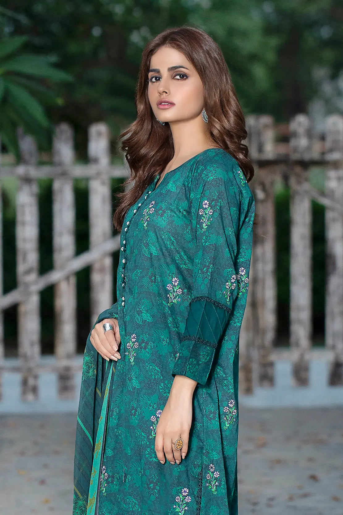 3 Piece - Embroidered Lawn - 8090