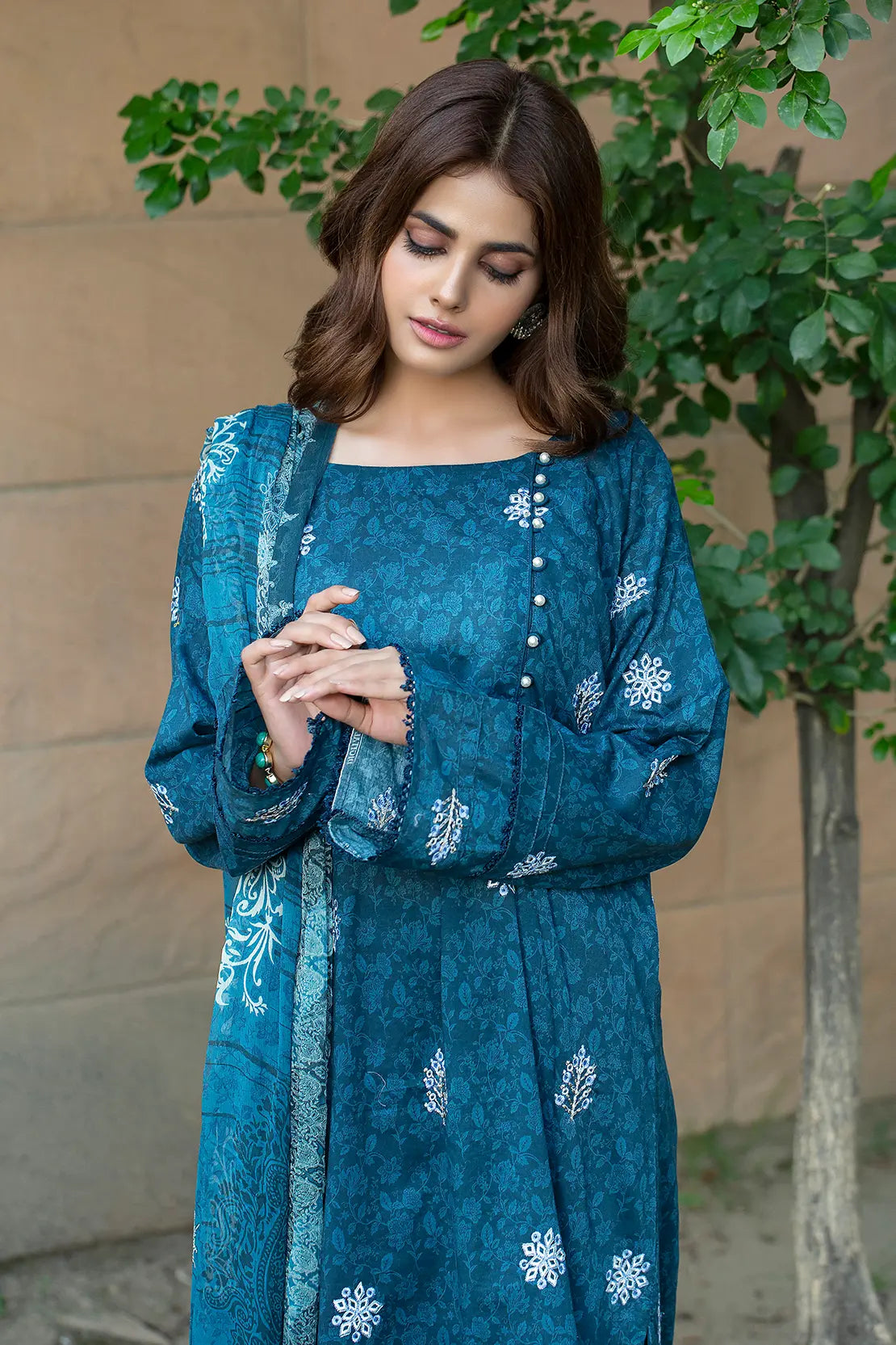 3 Piece - Embroidered Lawn - 8082