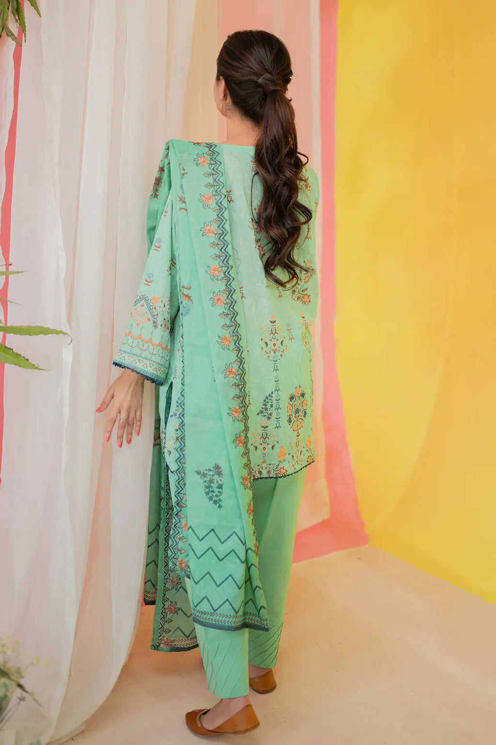3 Piece - Embroidered Lawn - 8684