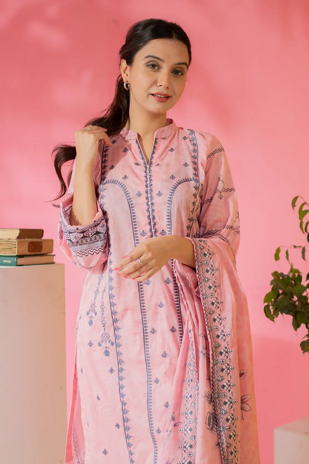 3 Piece - Embroidered Lawn - 8689