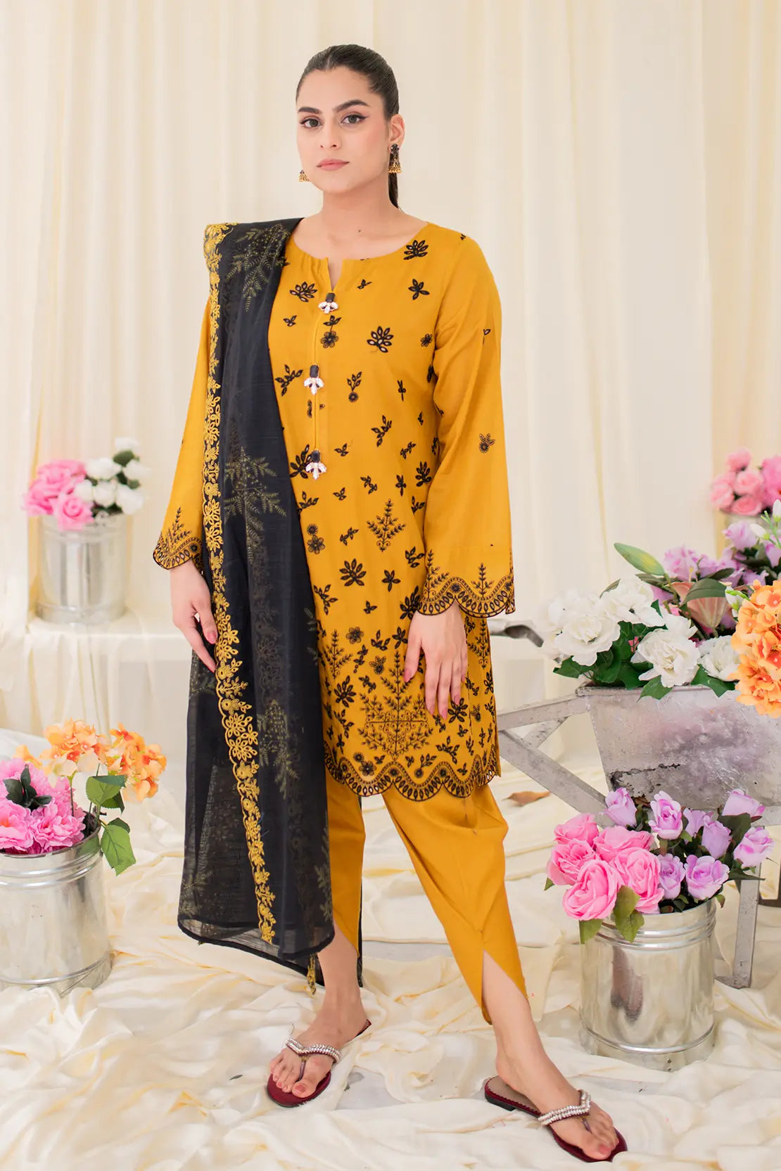 3 Piece - Embroidered Lawn - 8661