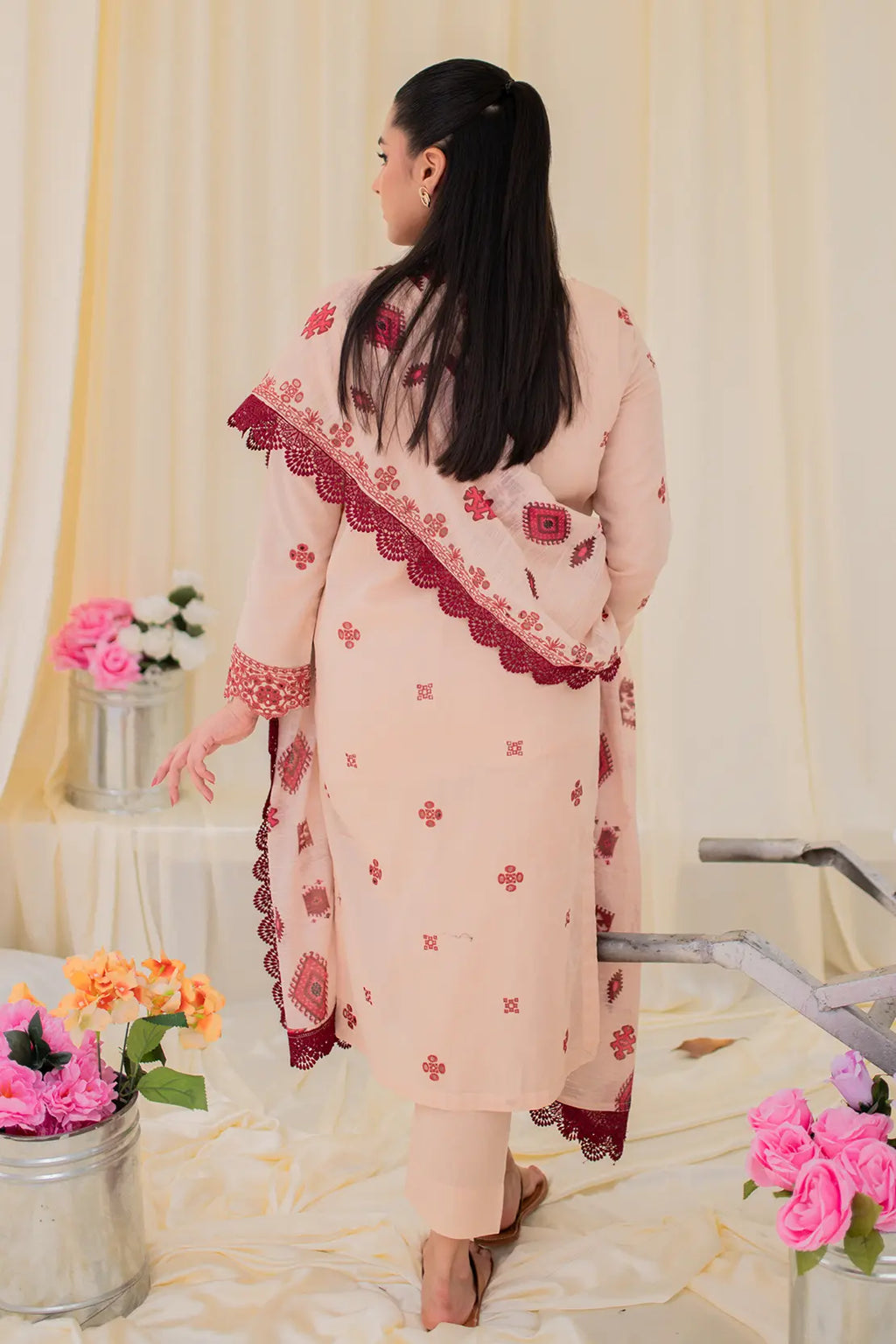 3 Piece - Embroidered Lawn - 8665