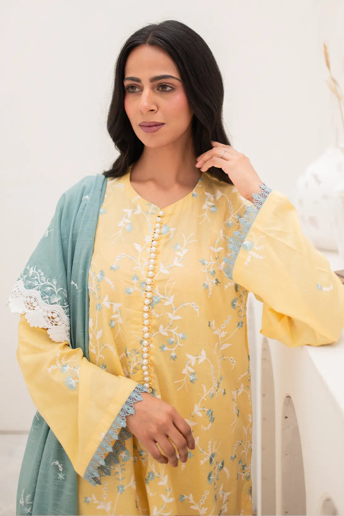 3 Piece - Embroidered Lawn - 8170