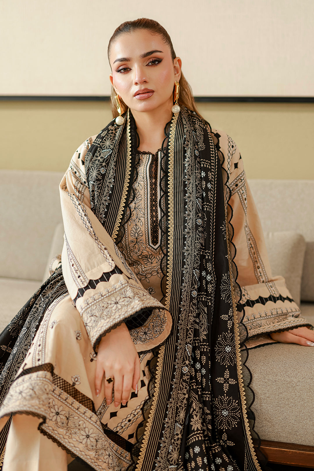 Zellbury | Chikankari Embroidered Lawn | 4047