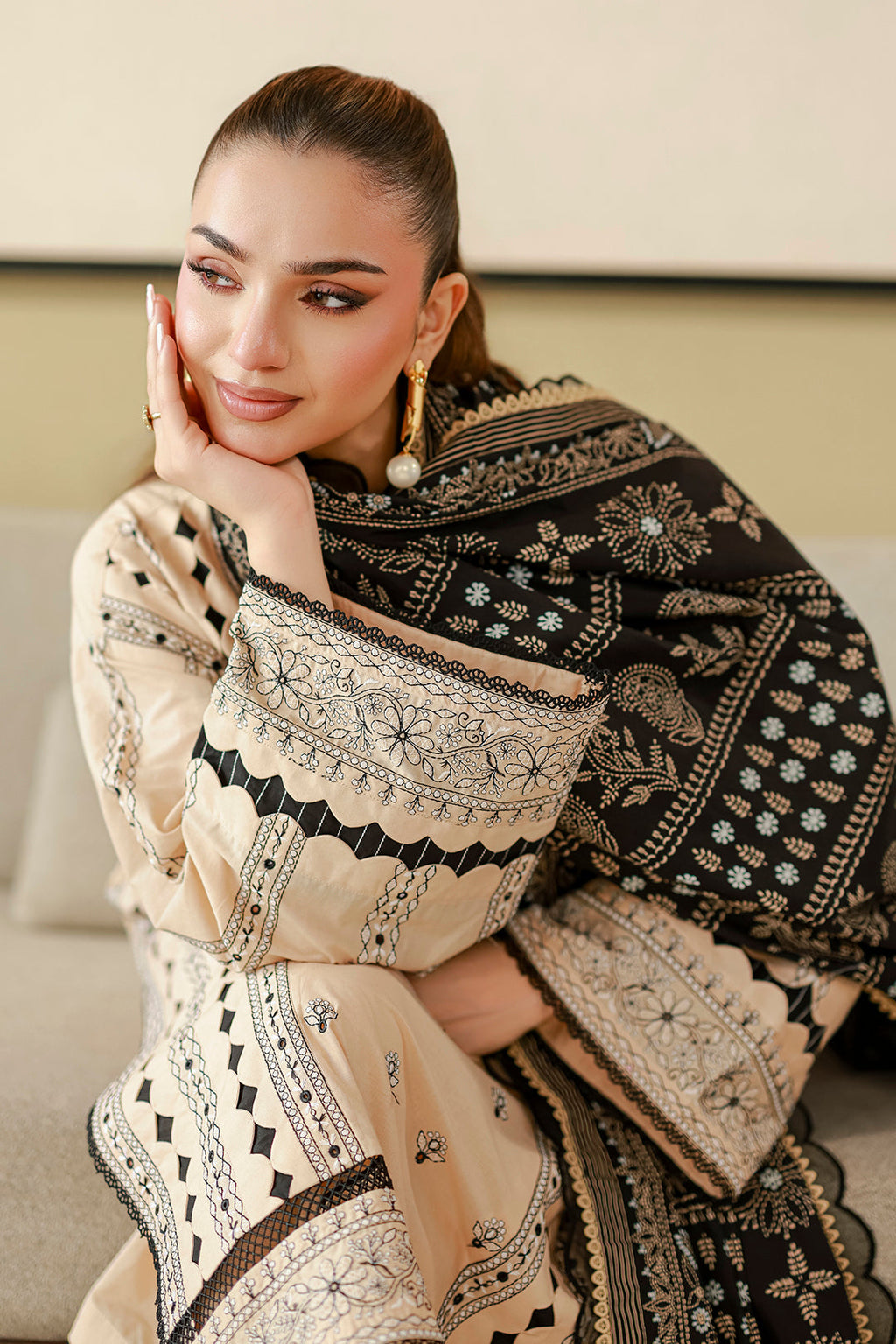 Zellbury | Chikankari Embroidered Lawn | 4047